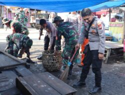 Peringati Hari Kartini Polres Palas Bersama TNI Bersihkan Sampah di Pasar Sibuhuan