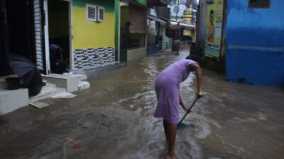 Sungai Deli Meluap Aktivitas Warga Terganggu