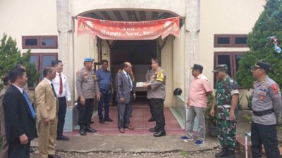 AKBP Diari Astetika SIK Ceking ke Gereja Melihat Perayaan Ibadah Natal di Palas