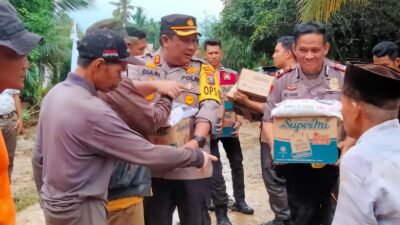 Kapolres Palas Bantu Korban Banjir di Desa Pintu Padang