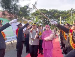 Tradisi Pedang Pora Sambut Kapolres Abdya Yang Baru