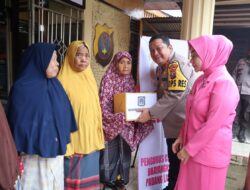 Kapolres Palas Beri Bantuan kepada Ibu – ibu Jompo 