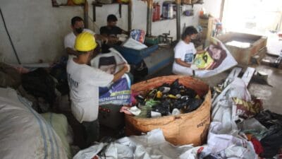Keren ! Sampah Plastik di Medan Disulap Jadi Furniture