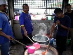 Bubur Sup Khas Melayu Tradisi Berbuka Puasa di Masjid Raya Al – Mahsun