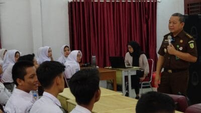 Tim Penkum Kejati Sumut Edukasi Siswa SMKN 9 Medan Bahaya Narkoba dan ITE