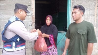 Bulan Suci, Polsek Kluet Utara Sambangi Warga Salurkan Paket Sembako