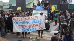 Ratusan Massa dari Pancur Batu Demo di Depan Kantor Denpom
