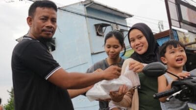 Bulan Penuh Berkah, Forum Jurnalis Medan Tuntungan Bagi-bagi Takjil