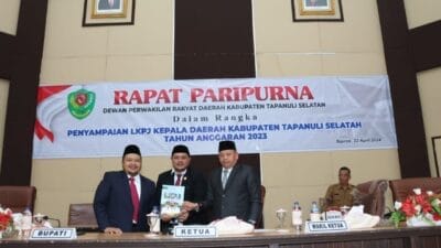 Bupati Tapsel Sampaikan LKPJ 2023 ke DPRD