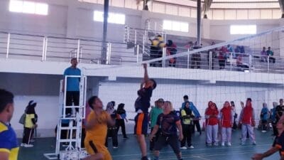 Disdikbud Palas Buka Pertandingan Bola Voli Antar Guru 