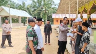Danyon Brimob Blusukan Temui Masyarakat Terisolir Aceh Utara