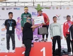 Pj Bupati Langkat Serahkan Hadiah Lomba Lari di Kegiatan BLOT 2024