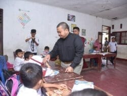 Pagi-pagi Anak Pargarutan Tersenyum Dapat Susu Gratis dari Bupati Tapsel