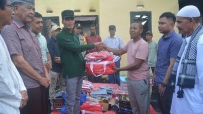 Pj Walikota Langsa Antar Bantuan Kebakaran di Tualang Teungoh