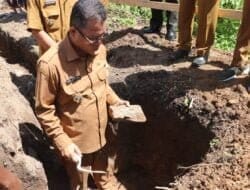 Bupati Toba Letakkan Batu Pertama Taman Bacaan Desa Simatibung