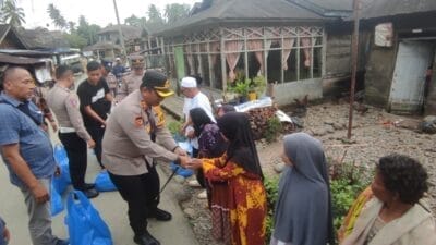 Momen Off-Road, Kapolres Madina Berbagi Sembako Fakir Miskin dan Duafa