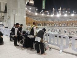 PPIH Fasilitasi Jemaah Belum ke Masjidil Haram, Doa di Depan Ka’bah