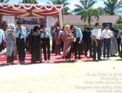 Pelepasan 61 Siswa Angkatan 43 SMPN 1 Sinunukan, Ahmad Suryadi Masuki Purna Bakti