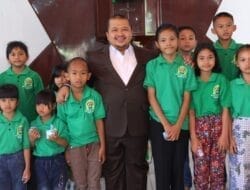 Bupati Tapsel dan Thariq Disambut Hangat Anak-anak Sekolah Minggu
