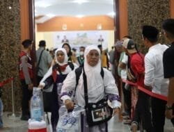 Jamaah Haji Kloter 21 Gabungan Tiga Kabupaten Tiba di Asrama Haji Medan