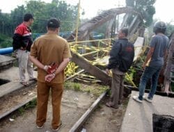 Jembatan Ambruk Gang Perbatasan Ditutup, Warga Berharap Segera Diperbaiki