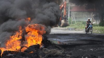 Penertiban Bangunan di Lahan Eks PTPN Sampali Ricuh, Warga Main Bakar