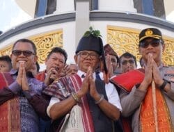 Hadiri Peresmian Tugu Raja Dolok Saribu, Bupati Toba Ajak Bersatu