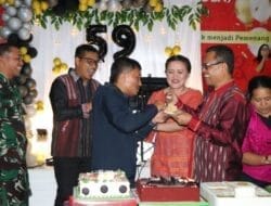 Wabup Toba Tonny Simanjuntak Ucapkan HUT kepada Poltak Sitorus