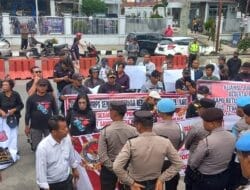 Aksi Damai, Minta Polisi Ungkap Aktor Intlektual Pembakar Rumah Wartawan di Karo