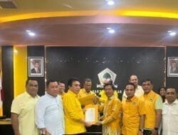 Bahlil Berikan SK Dukungan Golkar ke Pasangan Salman – Yusran Maju Pilkada Abdya