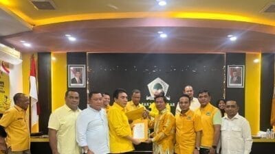 Bahlil Berikan SK Dukungan Golkar ke Pasangan Salman – Yusran Maju Pilkada Abdya
