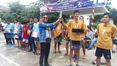 Team Voli Putra Laguboti Juara I Lomba Kejuaraan Antar Kampung