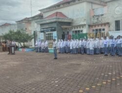 Kapolsek Pembina Upacara di SMAN Unggul Darul Sakdah Pasieraja