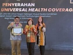 Bupati Karo Bangga Terima Penghargaan Universal Health Coverage 2024