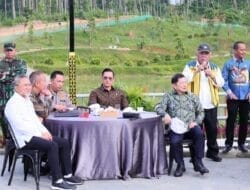 Menteri ATR/Kepala BPN Keliling IKN Bersama Presiden