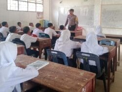 Cegah Kenakalan Remaja, Bhabinkamtibmas Beri Penyuluhan ke Siswa