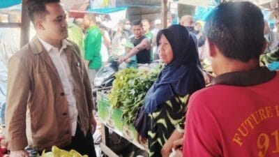 Blusukan di Pasar Pangkalan Brandan, Adli Tama Disambut Para Pedagang