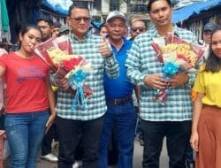 Paslon Tino-Onasis Belusukan ke Pusat Pasar dan Pajak Buah Berastagi