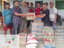 Peduli Bencana, Anggota DPRK Asel Salurkan Bantuan ke Korban Banjir Luapan Sungai Kluet