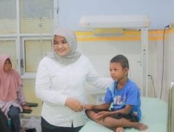 Atika Pastikan Anak Penderita Hernia di Hutabargot Mendapatkan Perawatan