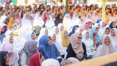 Hadiri Sejuta Selawat, Atika Ingatkan Orang Tua Bahaya Judi Online dan Narkoba