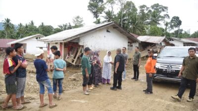 Langkah Cepat Bupati Tapsel, Jalan Lintas yang Terdampak Banjir Dapat Diakses Kembali