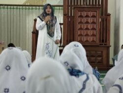 Atika Ingatkan Orangtua, Awasi Anak dalam  Pemakaian Ponsel