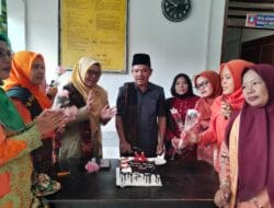 Keluarga Besar SMA Negeri 1 Portibi Paluta Peringati Hari Guru Nasional