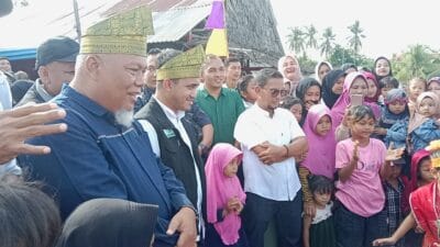 Ribuan Warga Antusias Sambut Iskandar Sugito-Adli Tama di Perlombaan Sampan