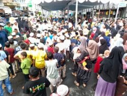 Bobby-Surya Santuni Ribuan Masyarakat dan Anak Yatim di Madina