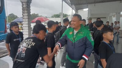 Ketua KONI Madina Lepas Tim Sepak Bola Piala Sueratin U-13