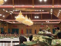 Dipimpin Presiden Prabowo, Rico-Zaki Ikuti Upacara Parade Senja dan Penurunan Bendera Sang Merah Putih