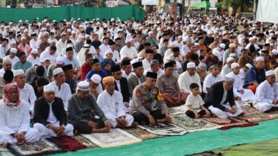 Kapolres Palas Bersama Bupati dan Wakil Bupati Salat Idul Fitri di Lapangan Merdeka Sibuhuan