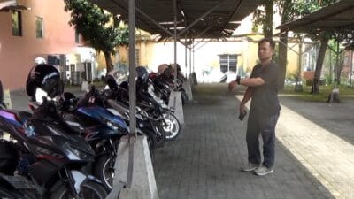 Helm Pengunjung Raib di Parkiran Yuki Simpang Raya, Manajemen Lepas Tanggung Jawab